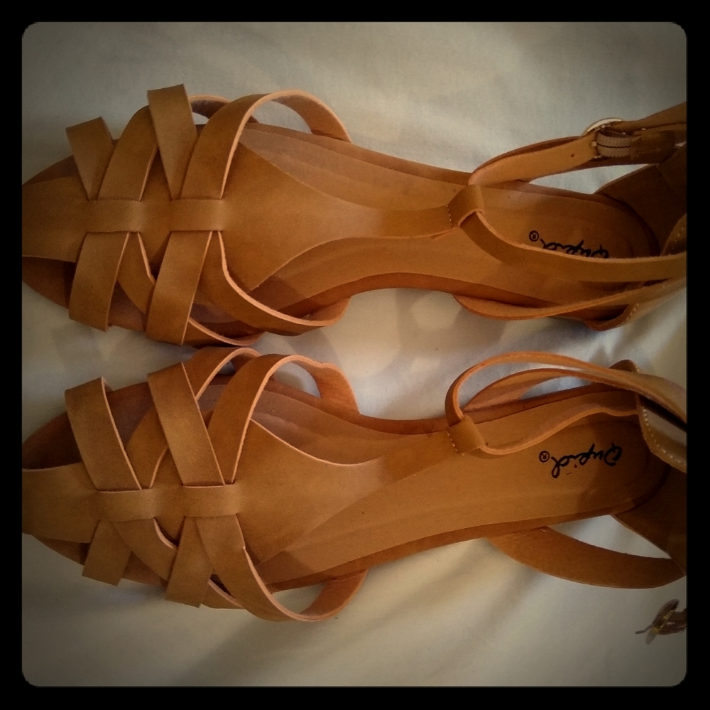 Cute NWOT sandals